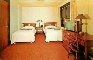 NY, Bear Mountain State Park, Bear Mountain Inn, Guest Room, Double Beds