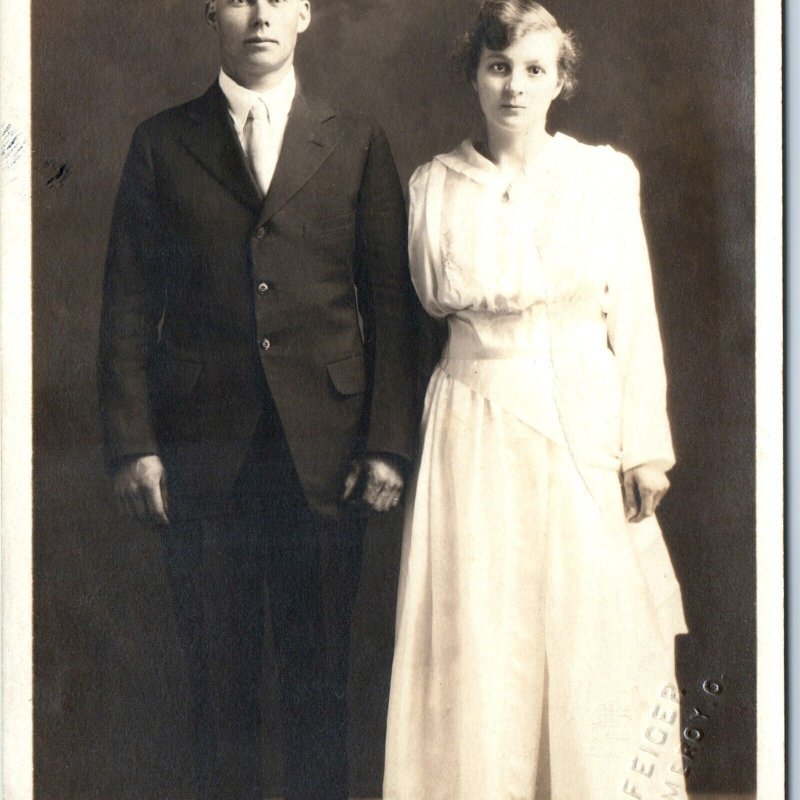 ID'd c1900s Pomeroy O Frank Family Married Couple RPPC Man Woman Real Photo A184