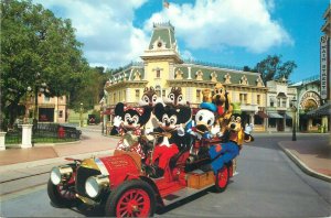 Disneyland Mickey Mouse & Minnie car postcard disney characters