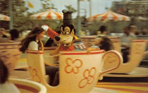 GOOFY Mad Tea Party DISNEY WORLD Teacup Ride FANTASYLAND c1970s Vintage Postcard