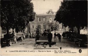 CPA LAMOTTE - BEUVRON (L.-et-C.) - Place de la Mairie - Parc d'Autos (208657)