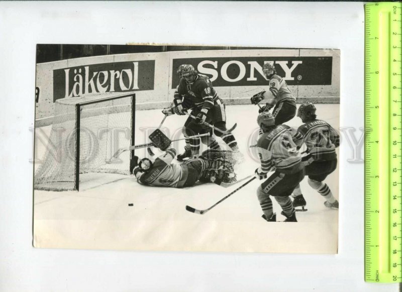 434580 Moscow Lenin Stadium Ice Hockey teams Czechoslovakia Sweden 1979 TASS