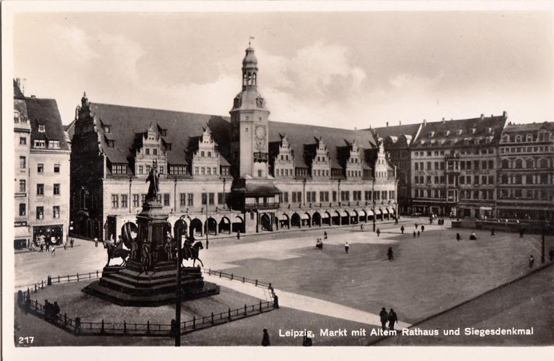 PHOTO REAL GERMANY LEIPZIG - MARKT MIT ALTEM RATHAUS UND SIEGESDENKMAL