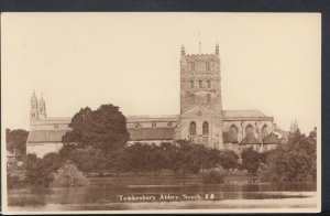 Gloucestershire Postcard - Tewkesbury Abbey, South View     T2140