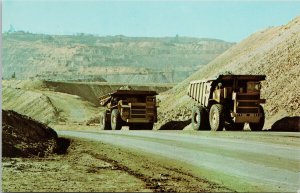 Butte Montana Berkely Pit Giant Yuke Trucks Haul Copper Rock Unused Postcard H3