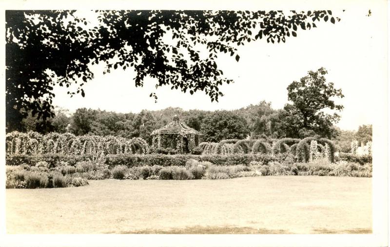 CT - Hartford. Elizabeth Park. In the Gardens.      *RPPC