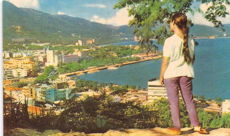 ACAPULCO  GUERRERO MEXICO GIRL AT VISTA PANORAMICA~PANORAMIC VIEW POSTCARD 1960s