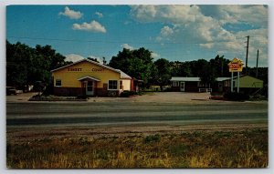 Roadside~Pine Bluffs Wyoming~Sunset Motel Entrance View W/ Sign~Vintage Postcard