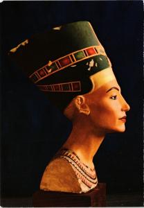 CPM EGYPTE Painted limestone bust of Queen Nefertiti (343539)