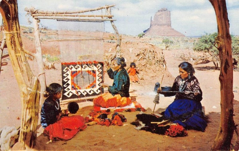 NAVAJO LAND Looms Weaving Native American Indians c1950s Vintage Postcard 