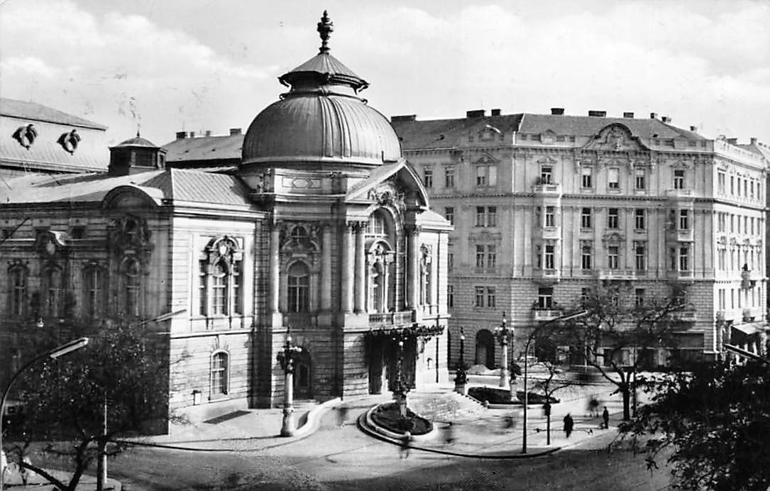 Hungary Budapest Vigszinhaz Promenade Hippostcard