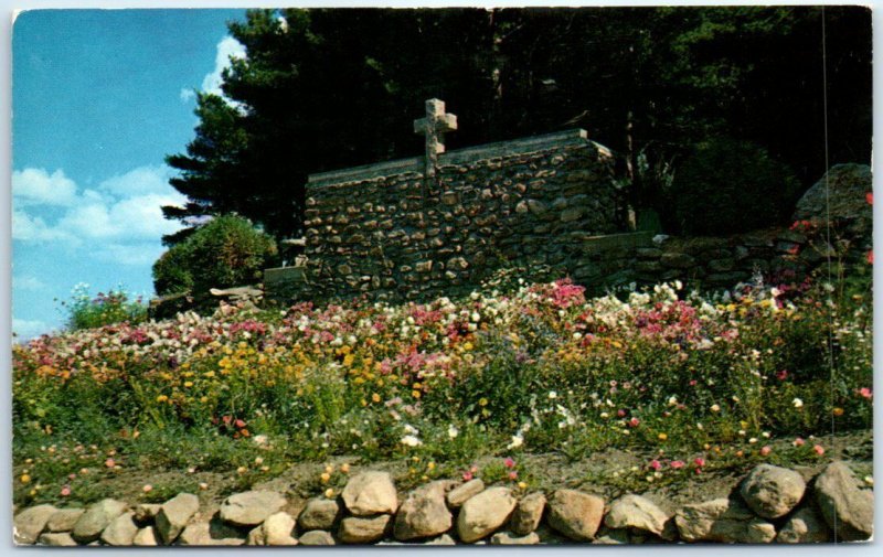 Postcard - Garden of Remembrance, Cathedral of the Pines, Rindge, New Hampshire