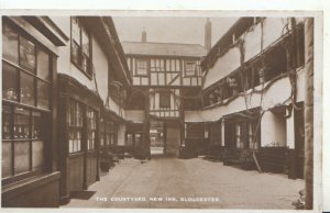 Gloucestershire Postcard - The Courtyard - New Inn - Real Photo - Ref TZ1475