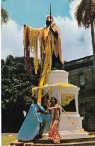Hawaii Honolulu Kamehameha Statue Bedecked With Leis On June 11 Kamehameha Day