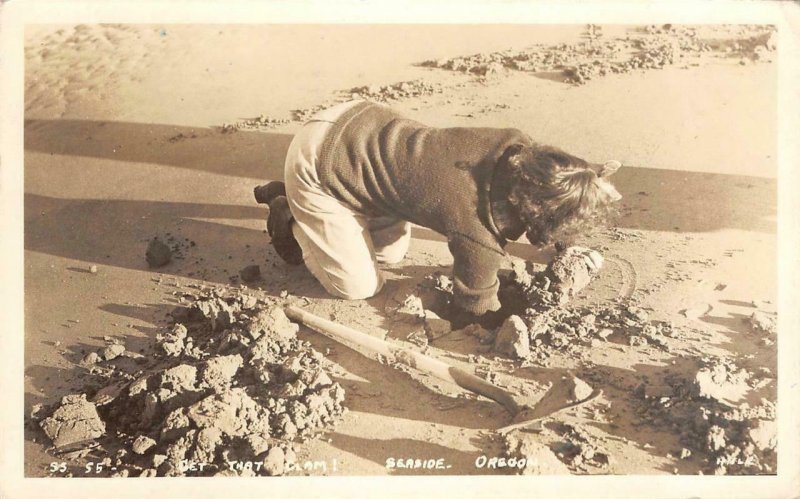 RPPC Get That Clam! Digging For Clams, Seaside, Oregon 1941 Vintage Postcard