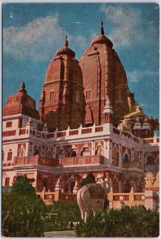 VINTAGE CONTINENTAL SIZE POSTCARD THE BIRLA TEMPLE AT NEW DEHLI INDIA 1960s