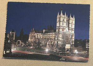 VINTAGE  POSTCARD UNUSED WESTMINSTER ABBEY (FLOODLIT), LONDON,ENGLAND