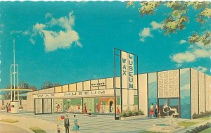 New York World's Fair Wax Museum Chrome Postcard Unused Serrated Edge