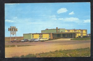 MEDICINE HAT ALBERTA PARK LANE MOTOR HOTEL OLD CARS ADVERTISING POSTCARD CANADA