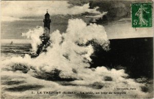 CPA Le TRÉPORT-La jetée un jour de tempete (348300)