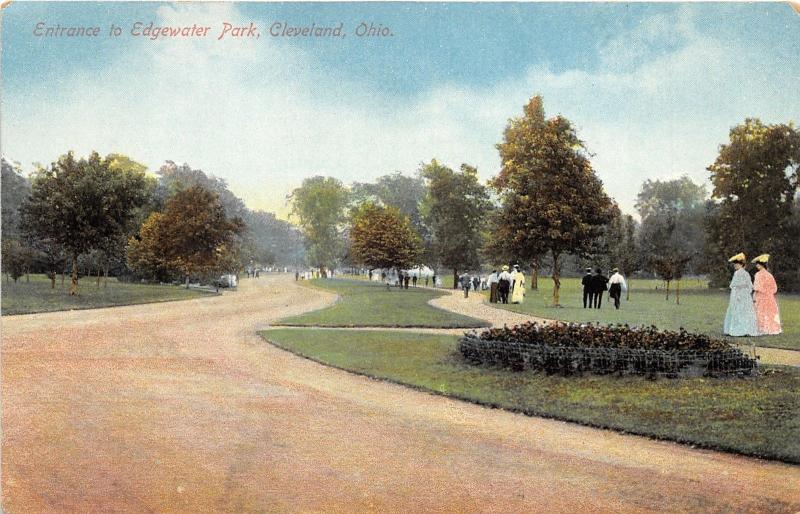 Cleveland Ohio~Edgewater Park Entrance~Lots of People Walk Along Path~c1910 Pc