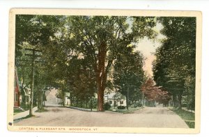 VT - Woodstock. Central & Pleasant Street ca 1917