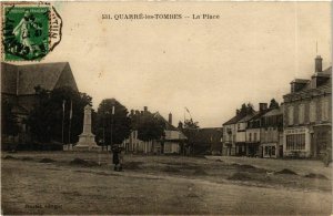 CPA QUARRÉ-les-TOMBES La Place (869100)