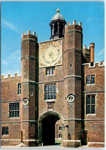 Postcard - Anne Boleyn's Gateway and the Astronomical Clock - England