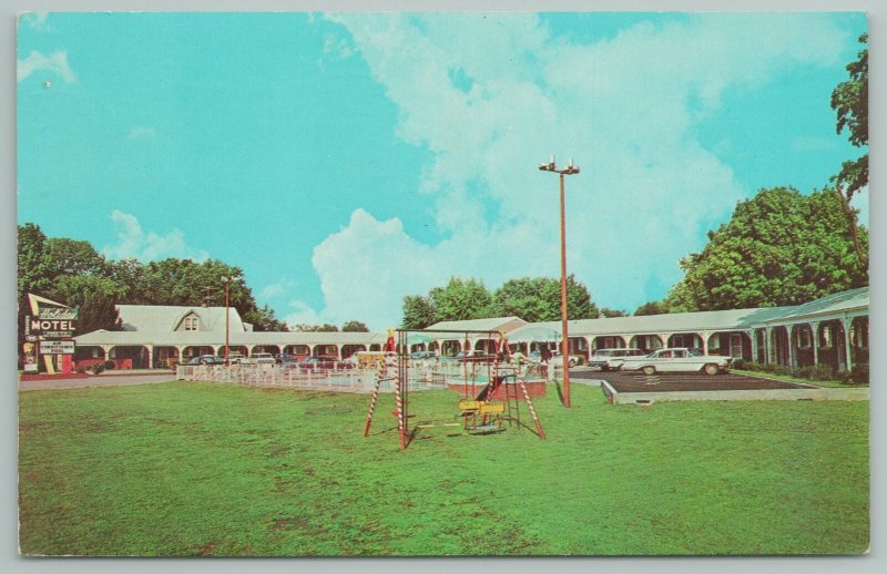 Cave City Kentucky~Holiday Motel~Pool Park Area~Vintage Postcard