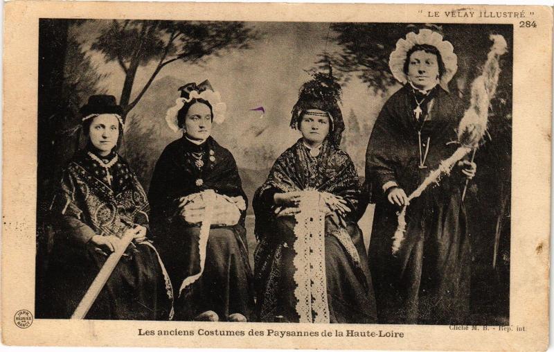 CPA Les anciens costumes des paysannes de la haute loire (159627)