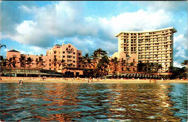 Postcard HOTEL SCENE Honolulu - Waikiki Hawaii HI AO3645