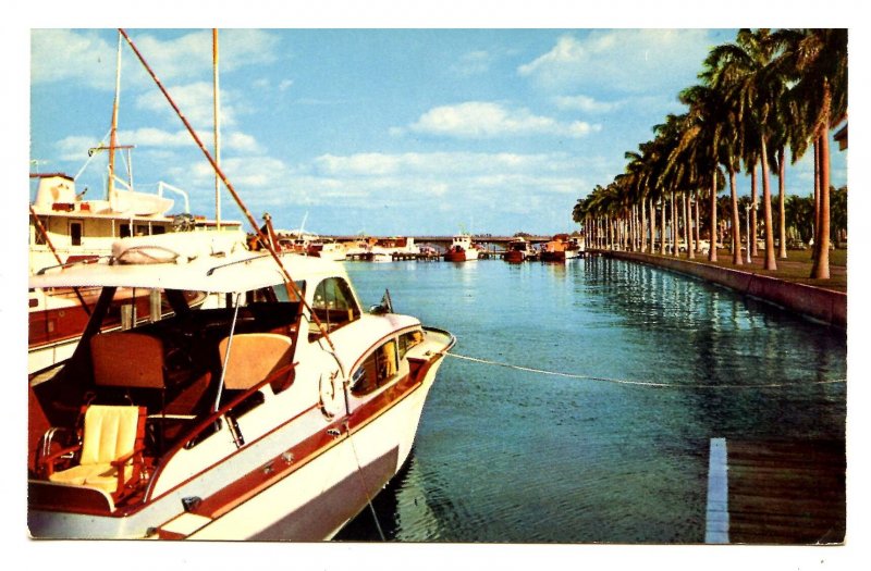 FL - Palm Beach. Yachts & Royal Palms