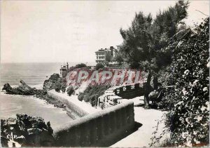 Modern Postcard Biarritz La Cote des Basques