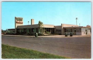 1950's-60's HOLIDAY HOUSE RESTAURANT EXTERIOR ON THE NEW YORK THRUWAY POSTCARD