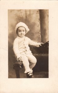 P1830 old azao RPPC very young child nice hat