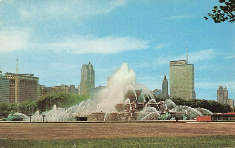 Postcard Buckingham Memorial Fountain Chicago Illinois