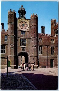 Postcard - The Astronomical Clock, Hampton Court Palace - England