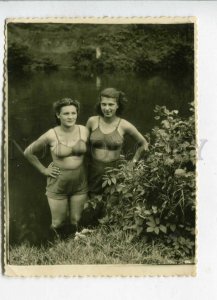 3038086 RUSSIA Types WOMEN in Bathing suits Old REAL PHOTO
