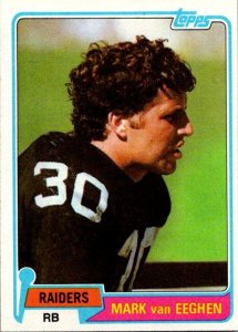 1981 Topps Football Card Mark Van Eeghen Oakland Raiders sk10392