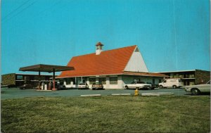 Mattoon Inn Mattoon IL Postcard PC415