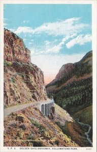 Golden Gate Driveway Yellowstone Park Wyoming