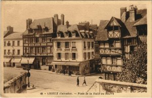 CPA LISIEUX - Place de la Halle-au-Beurre (141064)