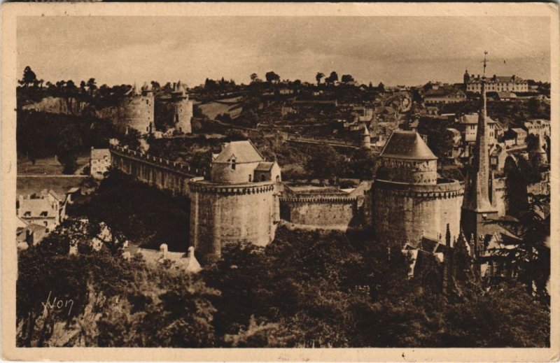 CPA Fougeres vue generale du Chateau (1237688)