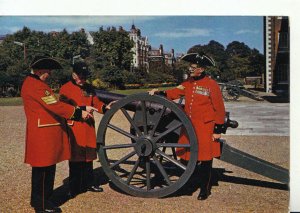 London Postcard - Chelsea Pensioners - Ref 20611A