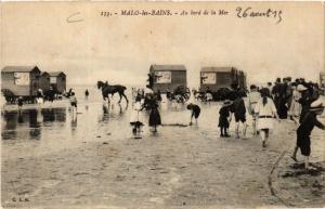 CPA MALO-les-BAINS - Au bord de la Mer (512942)