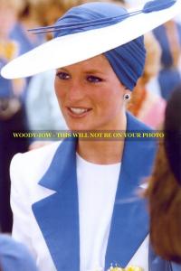 mm570 - Princess Diana in white & blue hat - Royalty photo 6x4