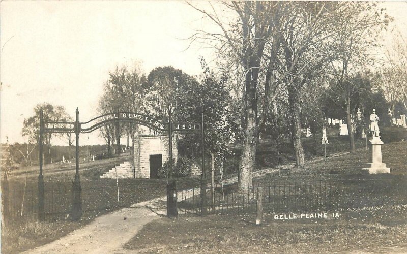 Postcard RPPC C-1905 Iowa Belle Plaine Oak Hill Cemetery 23-11425