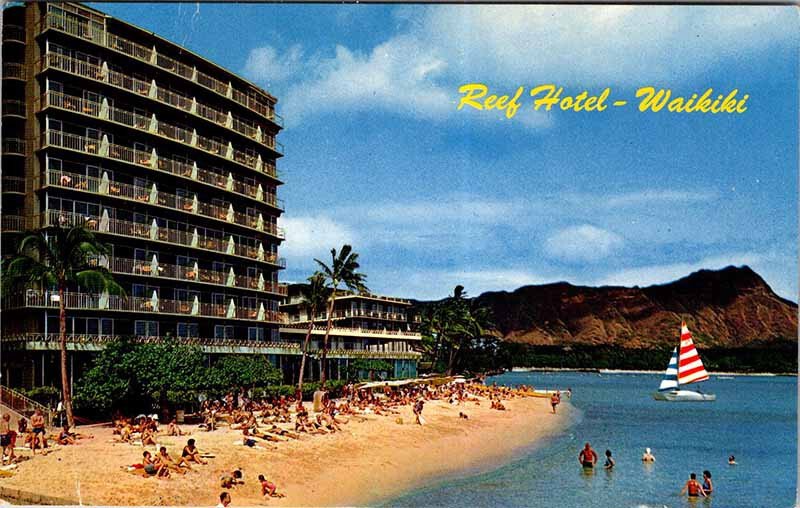 Postcard HOTEL SCENE Honolulu - Waikiki Hawaii HI AM9292