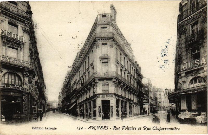 CPA ANGERS-Rue Voltaire et Rue Chaperronniere (189660)