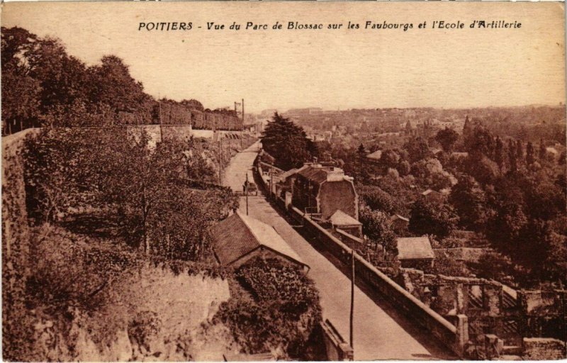 CPA Poitiers - Vue du Parc de Blossac sur les Faubourgs (111668)